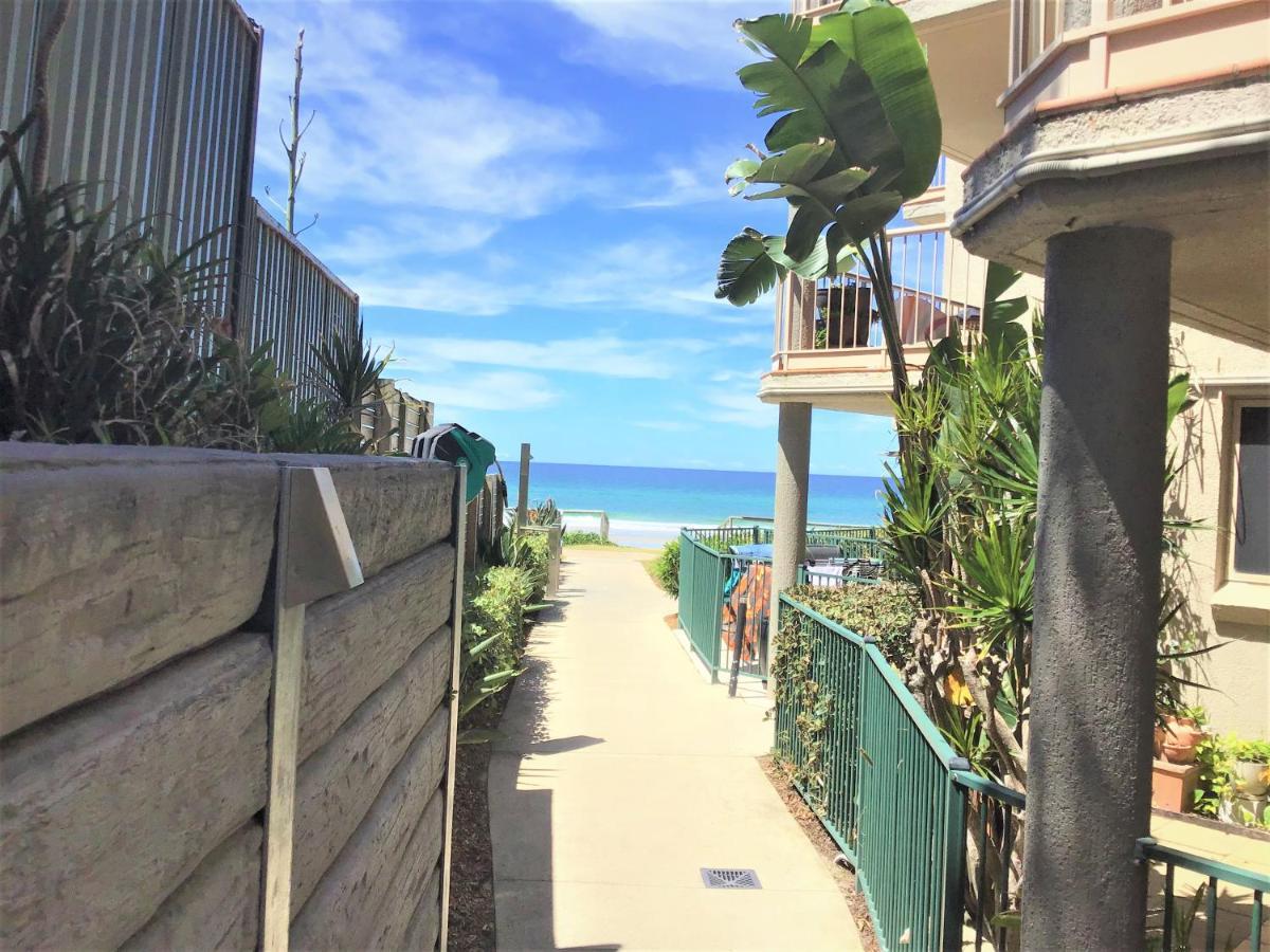 Sanctuary Beach Resort Gold Coast Exterior photo