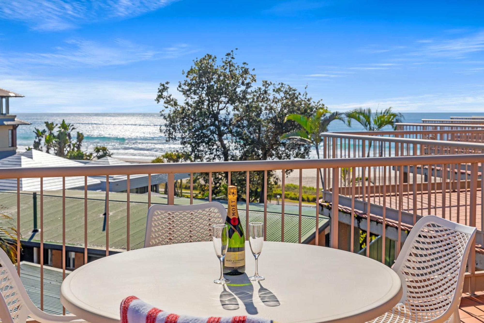 Sanctuary Beach Resort Gold Coast Exterior photo