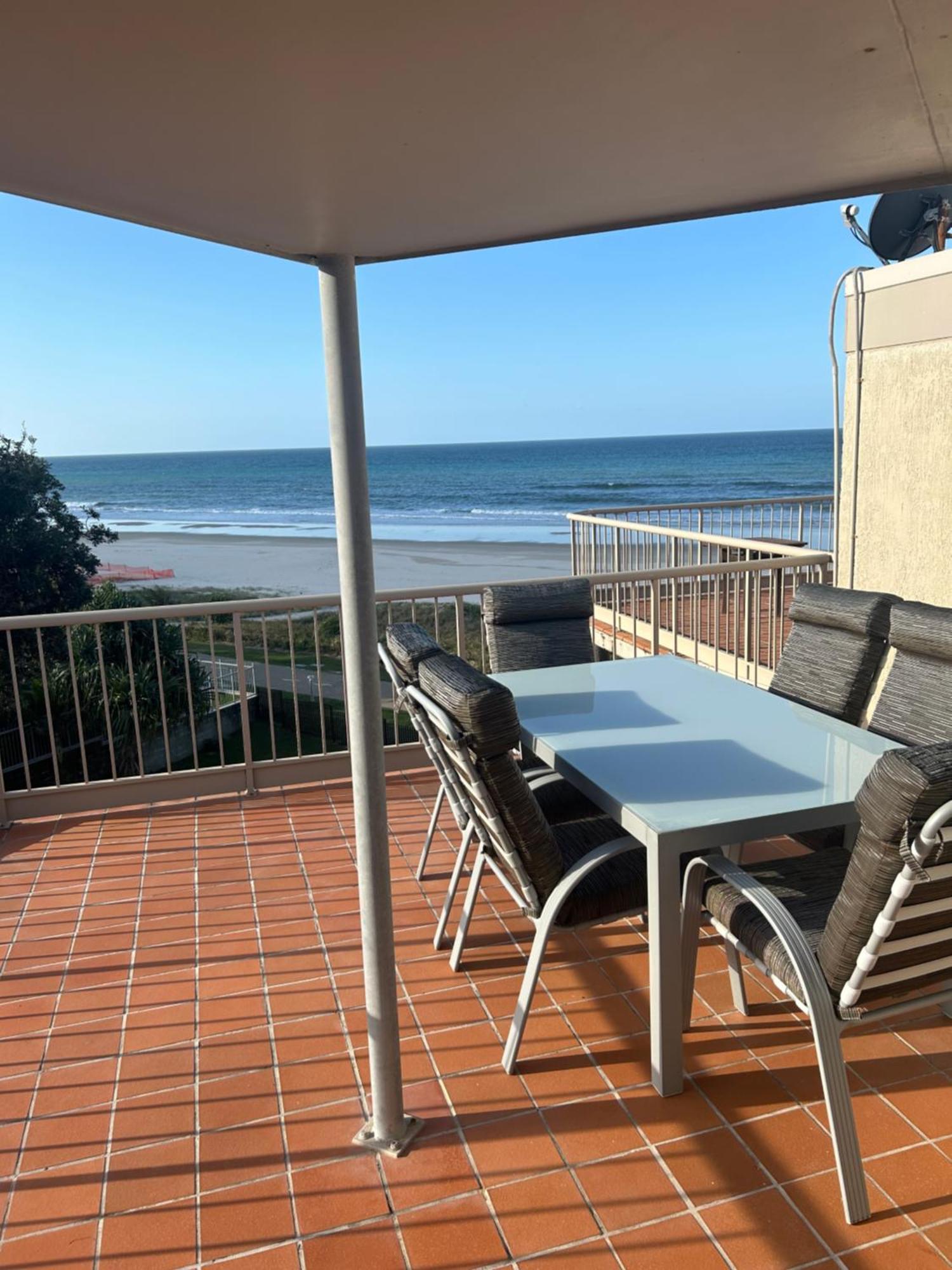 Sanctuary Beach Resort Gold Coast Exterior photo
