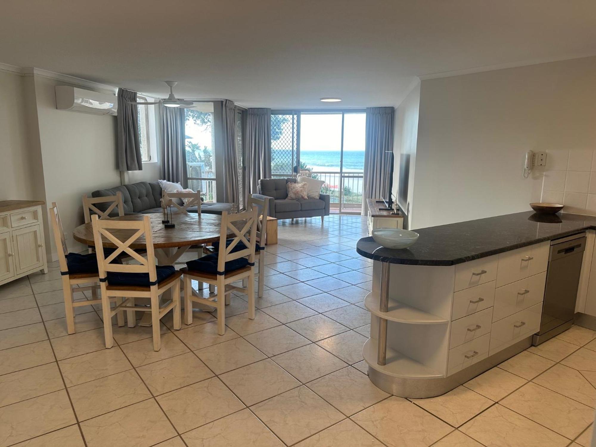 Sanctuary Beach Resort Gold Coast Exterior photo
