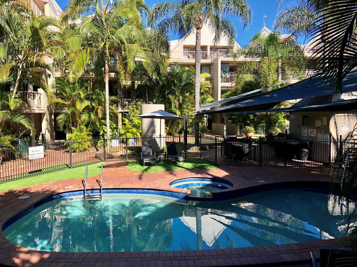 Sanctuary Beach Resort Gold Coast Exterior photo