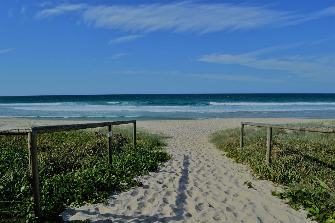 Sanctuary Beach Resort Gold Coast Exterior photo