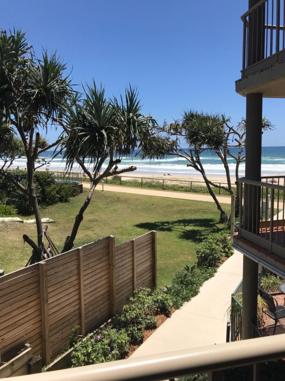 Sanctuary Beach Resort Gold Coast Exterior photo
